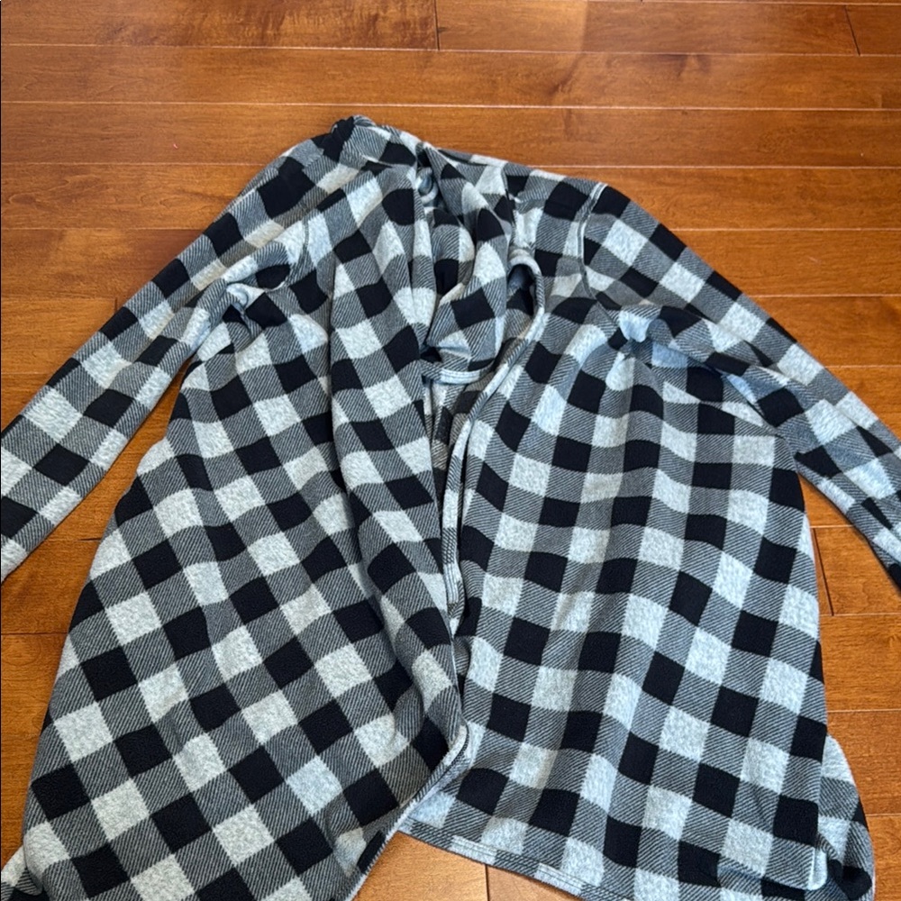 Cuddl Duds Black and Gray Checkered Fleece